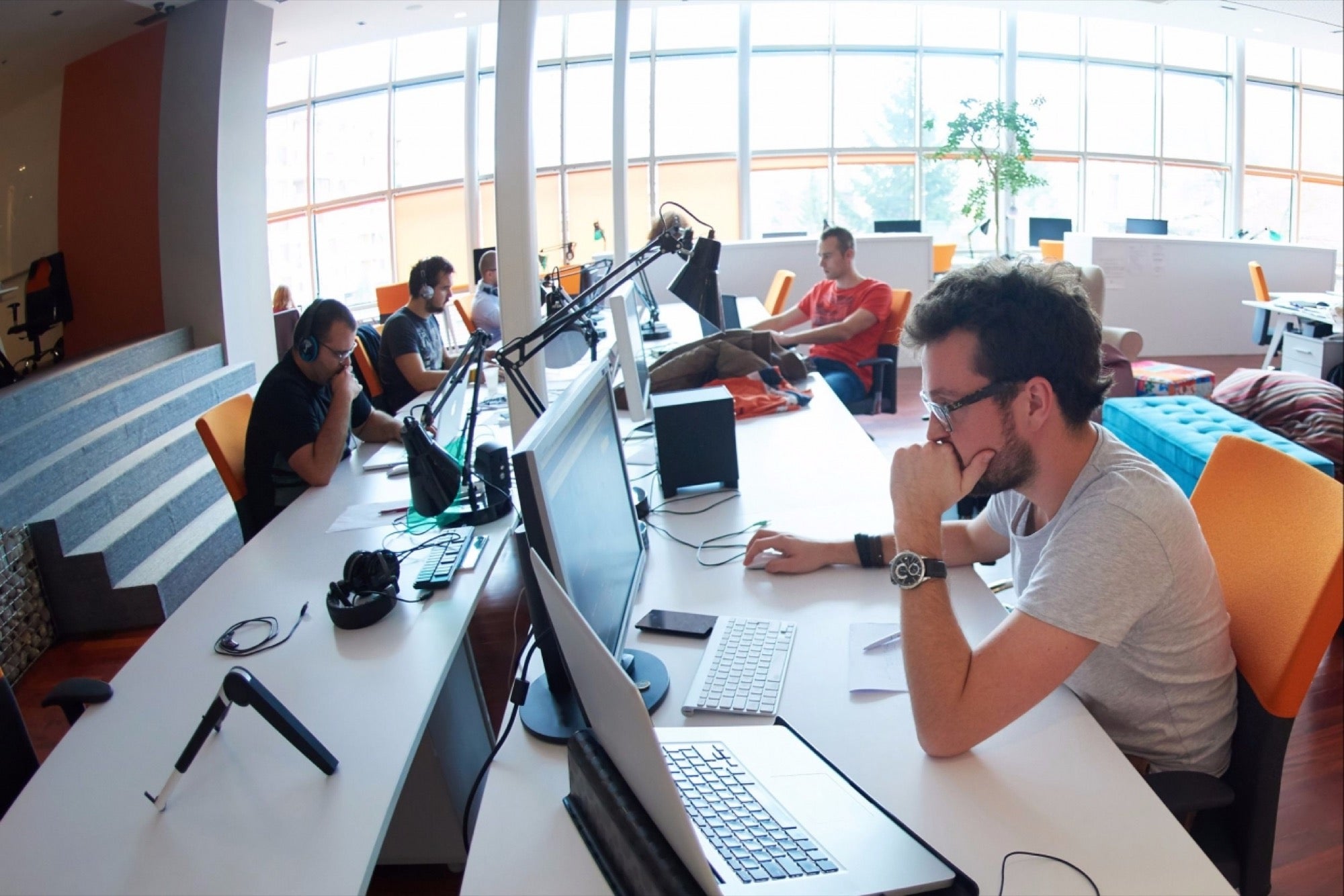 What are 5 Things That Should be in a Workspace Set Up?