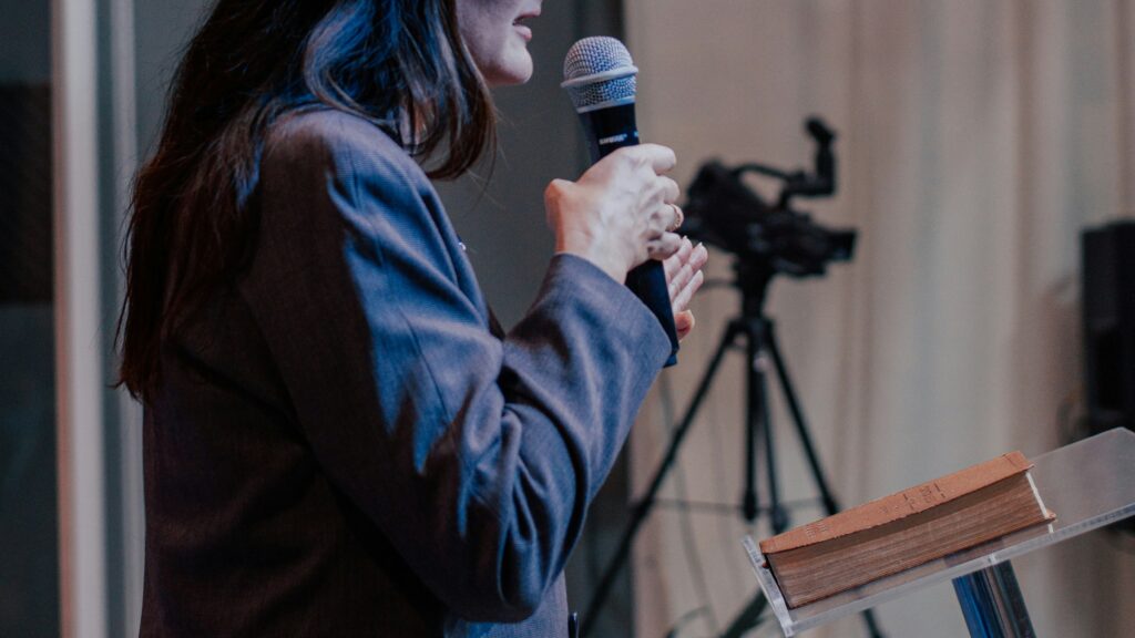 Building Confidence in Public Speaking and Presentations Every Day